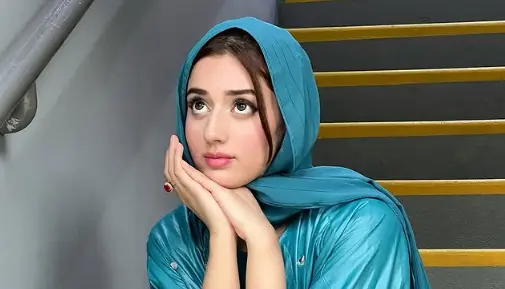 Jannat Mirza Shares In-Flight Moments While Returning from Hajj