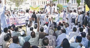Government Employees Protest Outside Secretariat, Tariq Fazal Chaudhry Joins Them